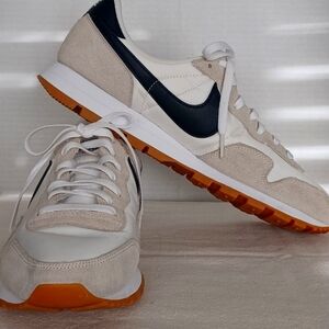 Nike Men's White and Black Pegasus Sneakers Size 12